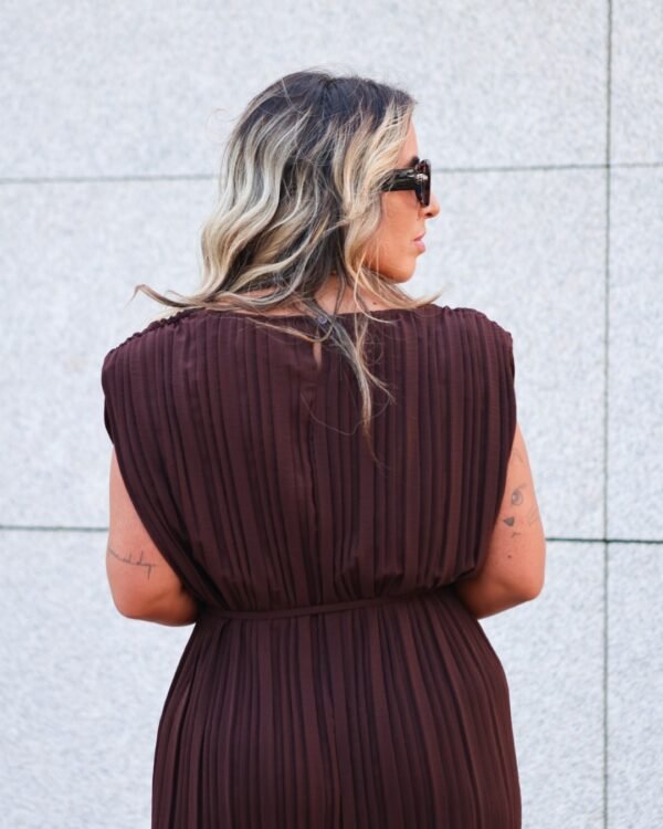 Vestido Plissado Castanho - Image 3